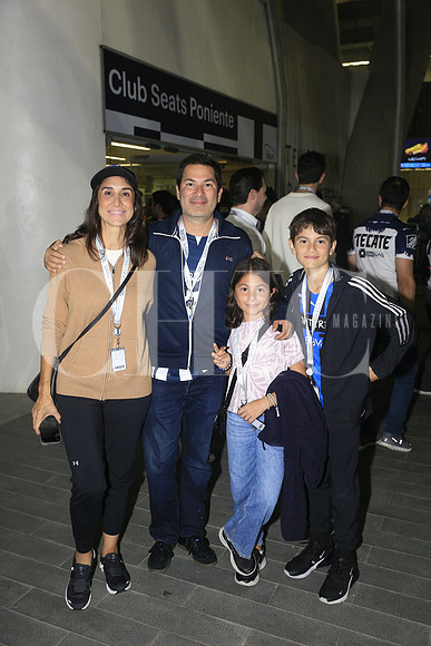 Estefany Segura, Patricio Ortiz, Mariana Ortiz y Patricio Ortiz 2