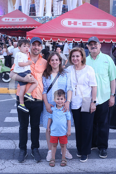 Eugenio de la Garza, Daniel de la Garza, Cristy Flores, Silvia Villarreal, Enrique de la Garza y Emilio de la Garza 0
