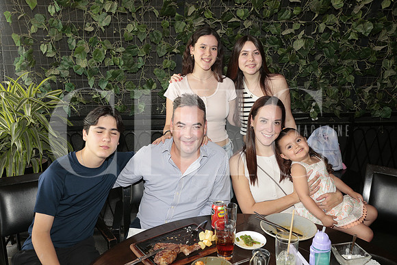 Oscar Peña, Oscar Peña, Elsa Gomez, Luciana Peña, Paloma Peña y Mercedes Peña 10