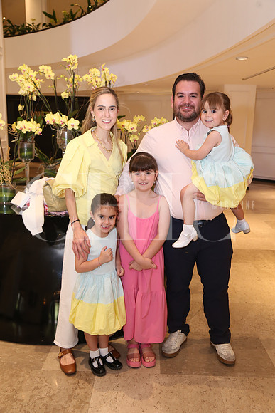 Cecy Guzmán,David Benavides, Eugenia Benavides, Cecy Benavides y Fernanda Benavides 0