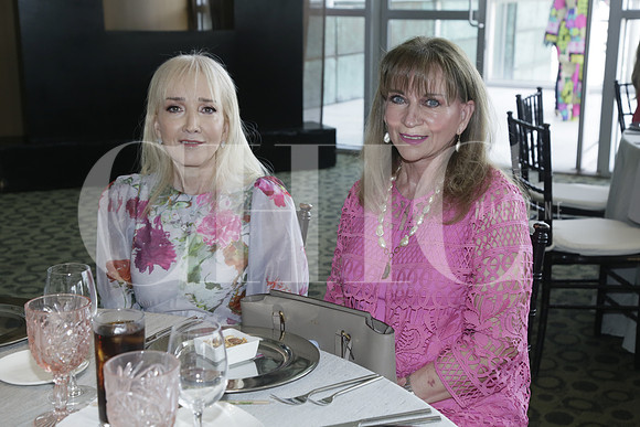 Ana María González de Zambrano y Graciela García (2)