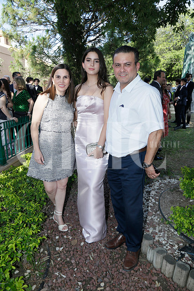 Karina Lozano, Andrea Chávez y Gil Chávez (3)