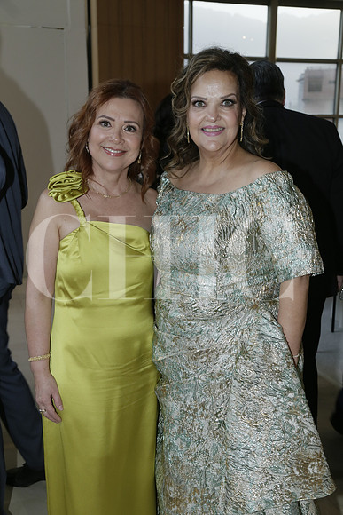 Maru Barcena de Guevara y SIlvia Guevara Martínez (mamá del novio)