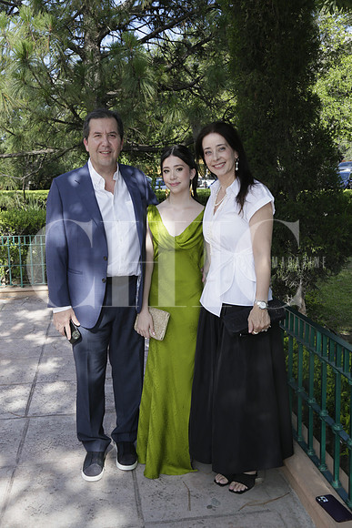 Adrián González, Julieta González y Flavia Fritze
