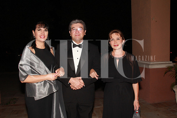 Leticia de Villalobos, José Francisco Villalobos y Rosy Martínez