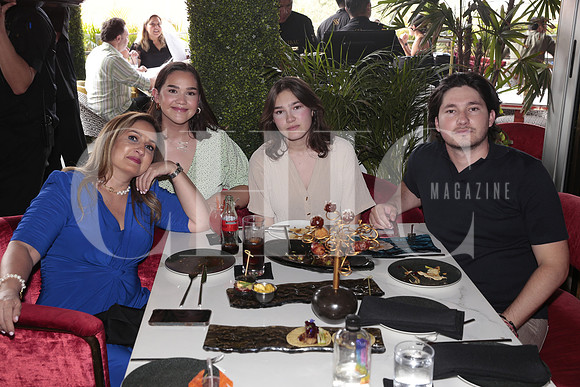 Maria Elena Garcia, Maria Elena Scott, Valeria Scott y Marcelo Scott 2