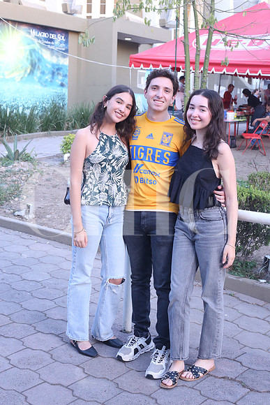 Daniela Santos, Héctor Marcos y Regina Santos 1