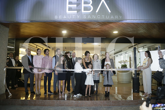 Aspectos corte de listón en la apertura de EBA Beauty (5)