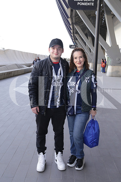 Roberto Leal y Vivi Martínez 1