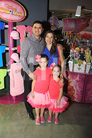 Miguel Ángel Antúnez, Diana Laura de Antúnez, Paula e Isabella Antúnez