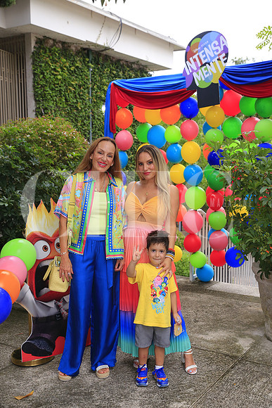 Maru Calderon, Fede Perez Salinas y Vivi Villarreal 5