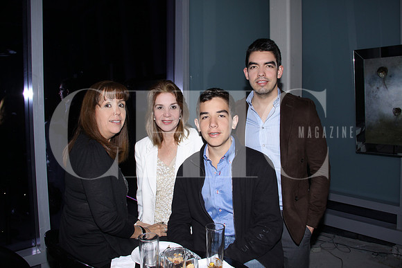 Lety Esquivel de García, Sonia Gómez, Carlos García y Romeo García