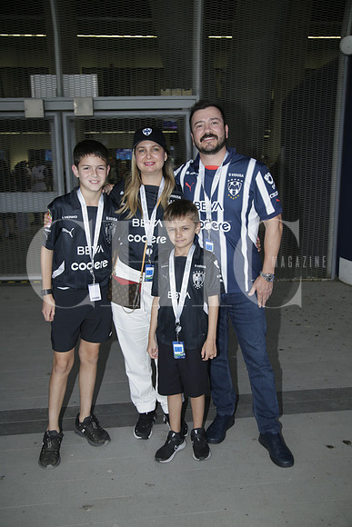 Enrique Álvarado, Abril Martínez, Santiago Urritia y Chema Urrutia (2)