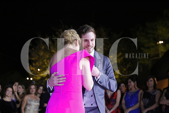 Jorge Canavati bailando con su madre (4)