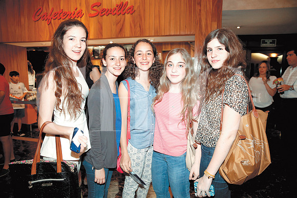 Gretta Warnholtz, Sofía Pons, Alesandra Turner, Maríam Akand y Bárbara Familiar