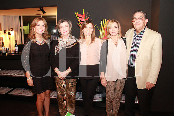 Patricia Rodríguez de Coronado, Patricia Bortoni de Rodríguez, Marcela Rodríguez de Ferrigno, Cecilia Rodríguez de Kane y Roberto Rodríguez Puente