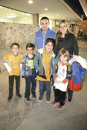 Pedro Arce, Alejandra Lara de Arce, Cristiano Llano, Emiliano Blanca, Diego Arce y Pedro Arce
