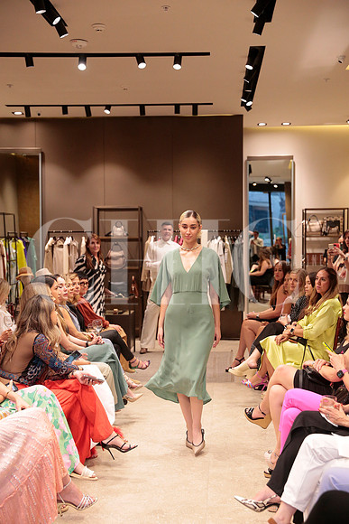 Modelos de Rafa Zuñiga vistiendo Max Mara 175
