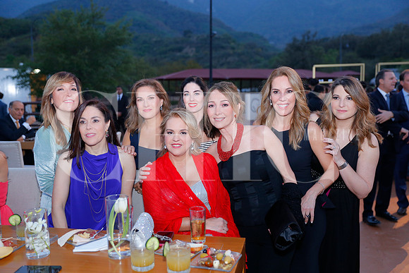 Eugenia López, Vero Treviño, Claudia Galván, Lucía Martínez, Daniela Sada, Mónica Pérez, Silvia Zubiría y Sonia Santos (1)