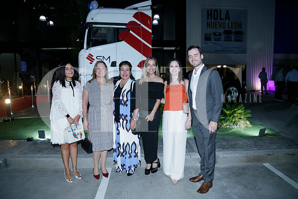 Lisa Cruz, Laura Garza de Dillón, Silvia Fierro, Aida Martínez, Luciana Elizondo y Eduardo Dillón (2)