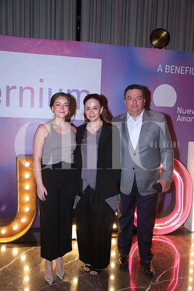 Karla Santos, Samira Barragan de Santos y Jorge Santos 1