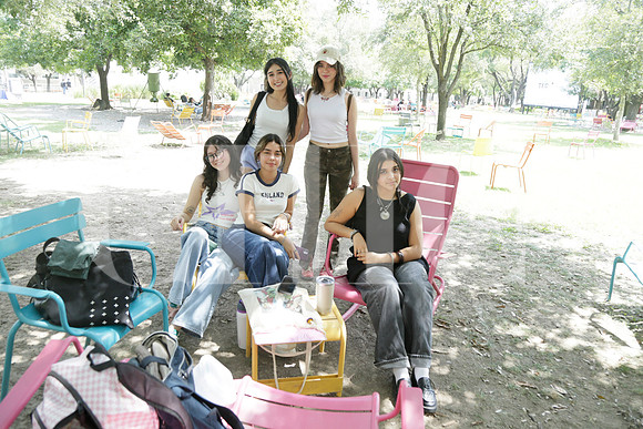 Karola Aguirre, Alejandra Alvarado, Sofia Zubiria, Sara Hernández y Vanessa Cáseres