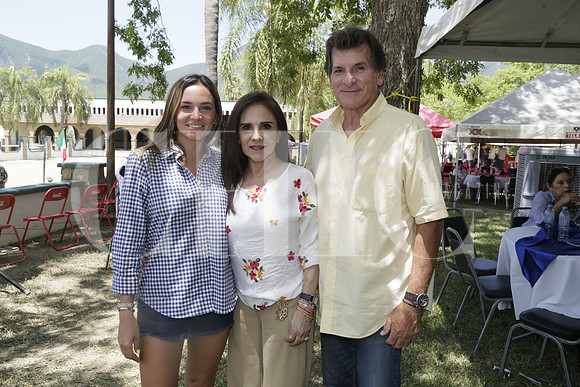 Andrea Carolina Chapa, Martha Lozano y Augusto Chapa (3)