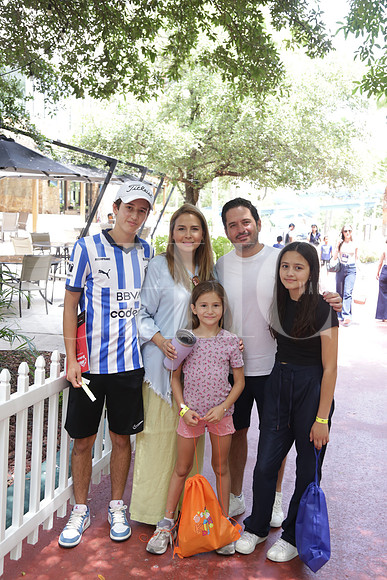 Bernardo Parada, Erika Odriozola, Valeria Parada, Alessa Parada y Jaime Parada 1