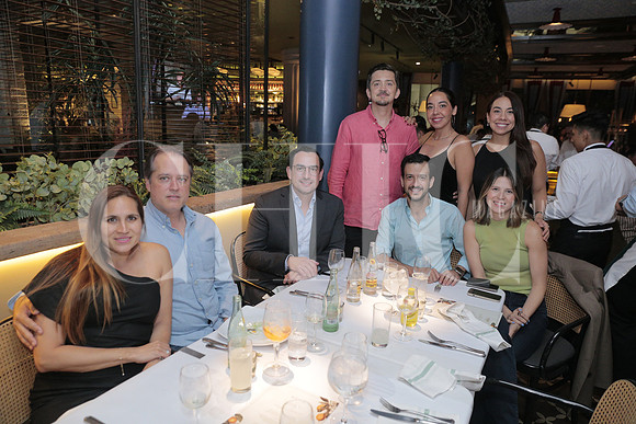 Angela Arredondol, Rommel Gutierrez, Jorge Carlos Romero, Jorge Vallejo, Mónica Araujo, Elías Gutierrez, Ilonka Reyes y Fernanda Reyes 5