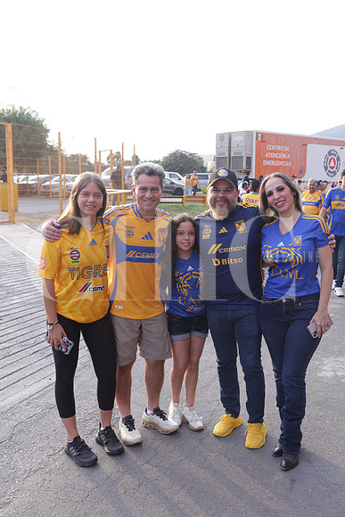 Kiara Recio, Francisco Recio, Naty Pérez, Saúl Pérez y Liz Romero