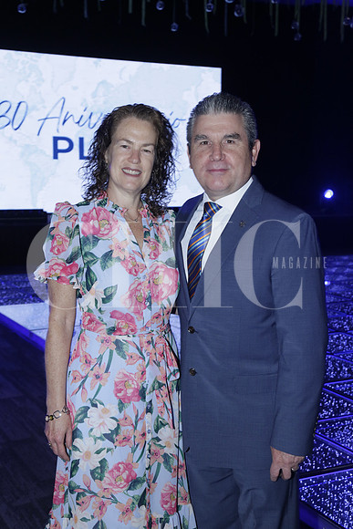 Ana Verónica Martínez de González y Luis Manuel González