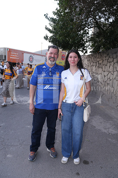 Héctor Vargas y Gaby Vargas 0
