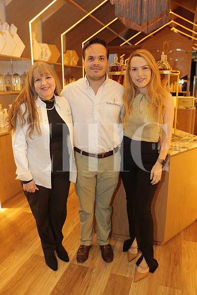 Maria Antonieta Alvarado, Hugo Mier y Vero Meade 1