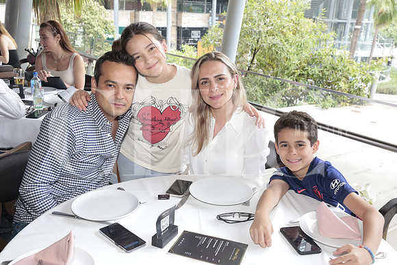 Guillermo Diaz, Valeria Diaz, Ana Paulina Siles y Memo Diaz 3