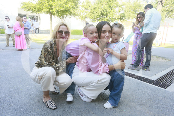 Marialy Gonzlález de Tellez , Ivana Tellez,  Elsa Bortoni de Tellez y Victoria Tellez
