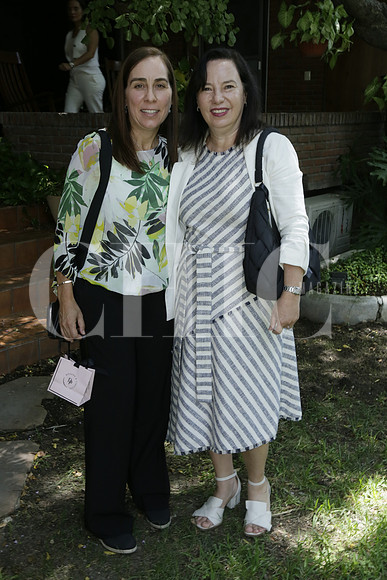 María Elena Zavala de Valdés y Rosa María Martínez de García
